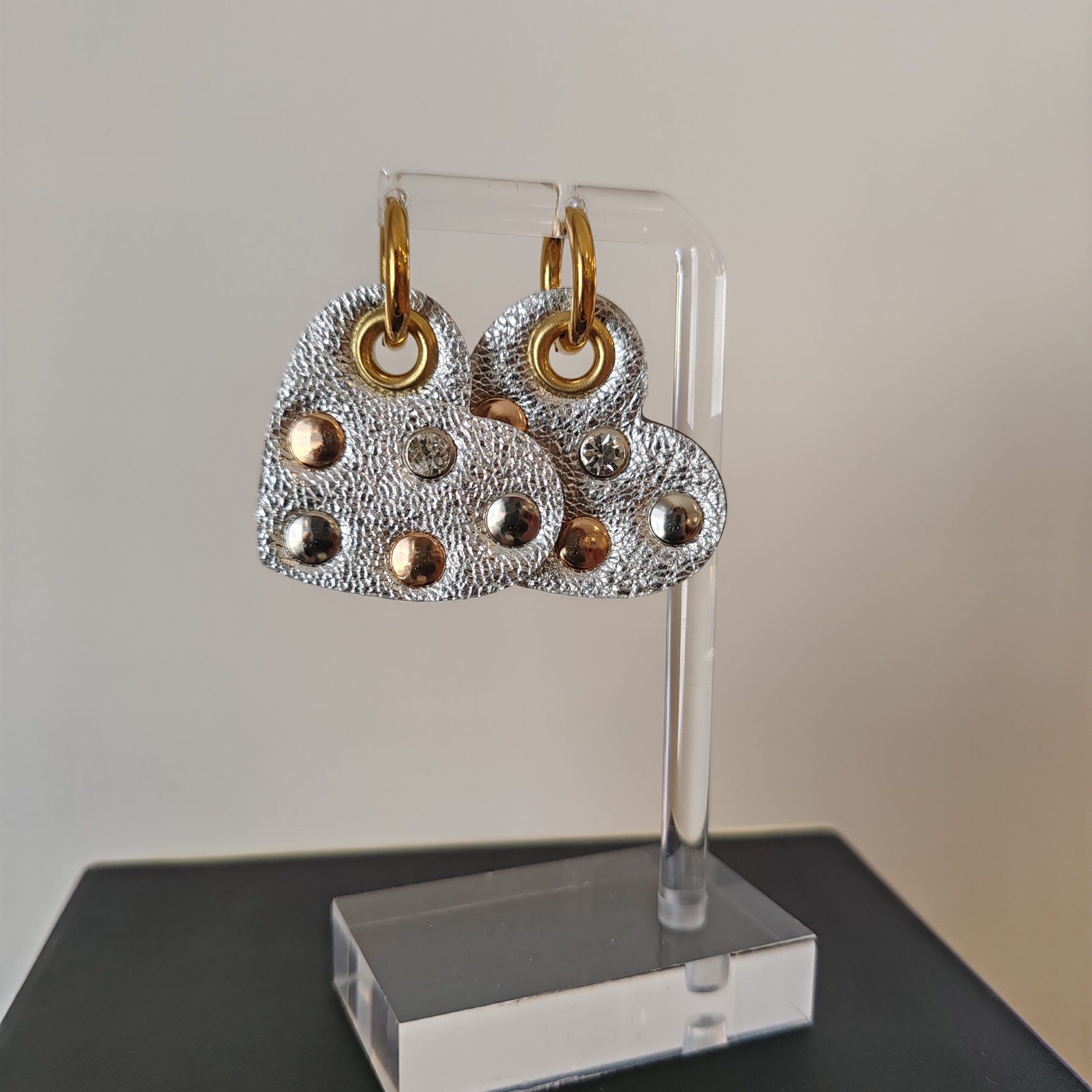 Petits coeurs cuir - argentés
