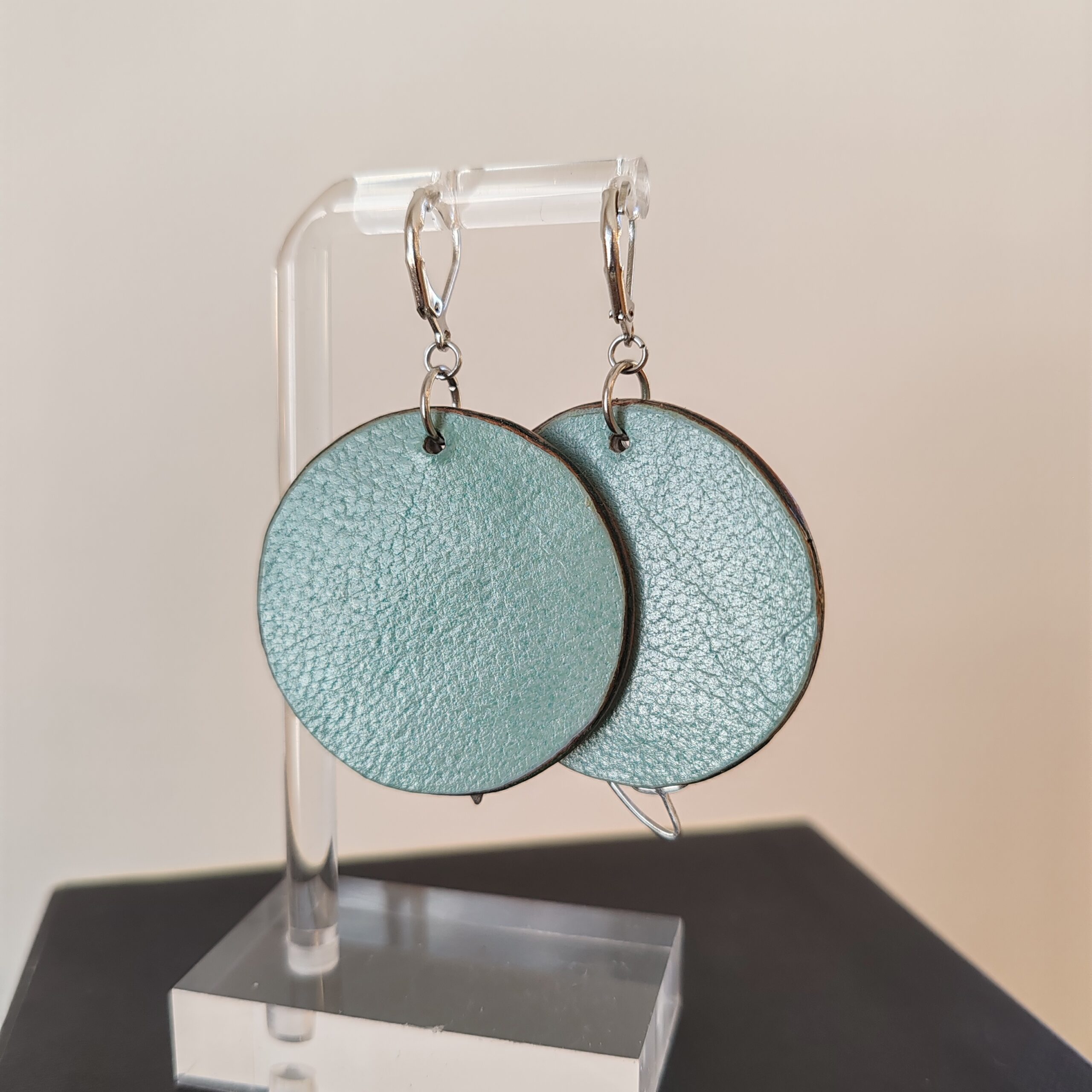 Collection Profils cuir - blanc irisé – Image 3