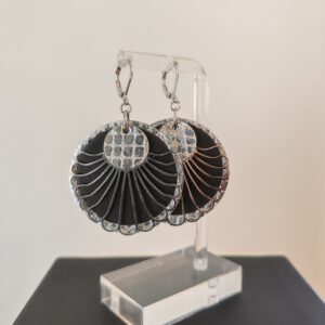 boucle-doreilles-eventail-cuir-noir
